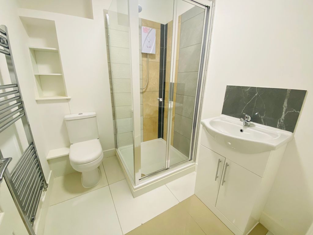 Property photo 3 of 4 Bathroom