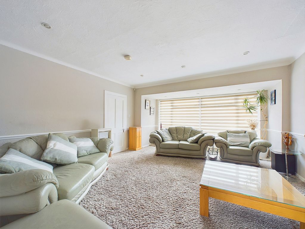 Property photo 2 of 18 Living Room