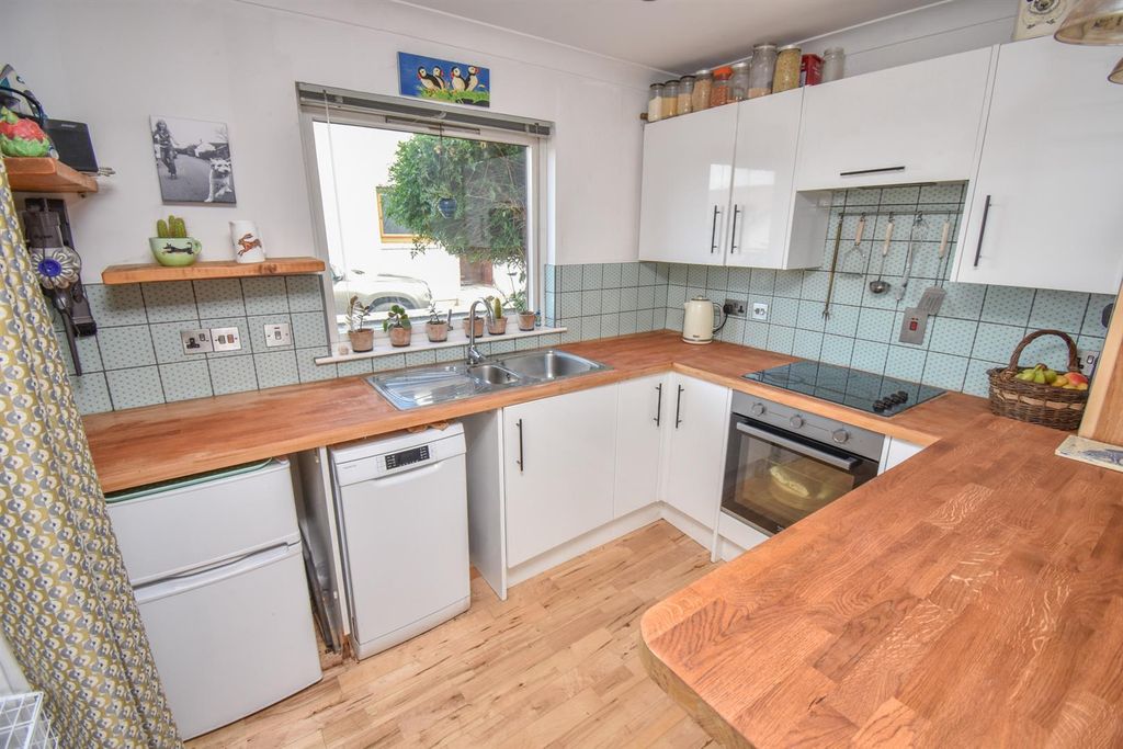Property photo 3 of 15 Kitchen Area