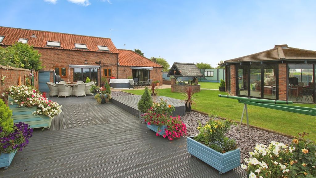 Property photo 1 of 30 3548202