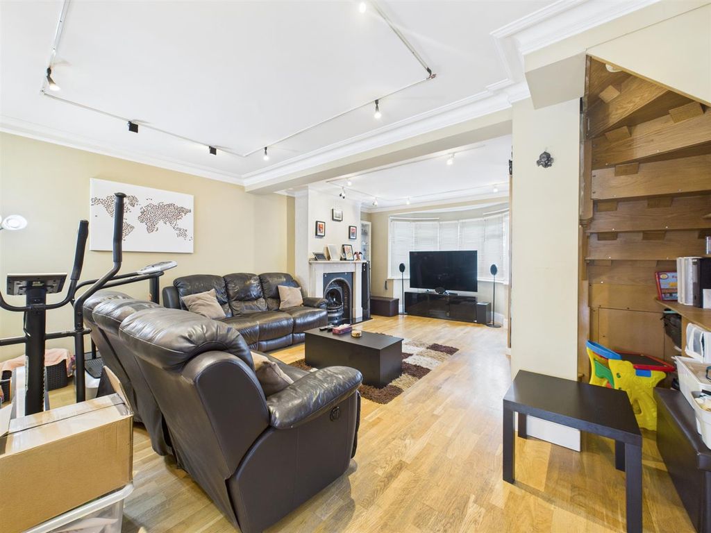 Property photo 3 of 11 Cam05080G0-Pr0217-Still002.Jpg