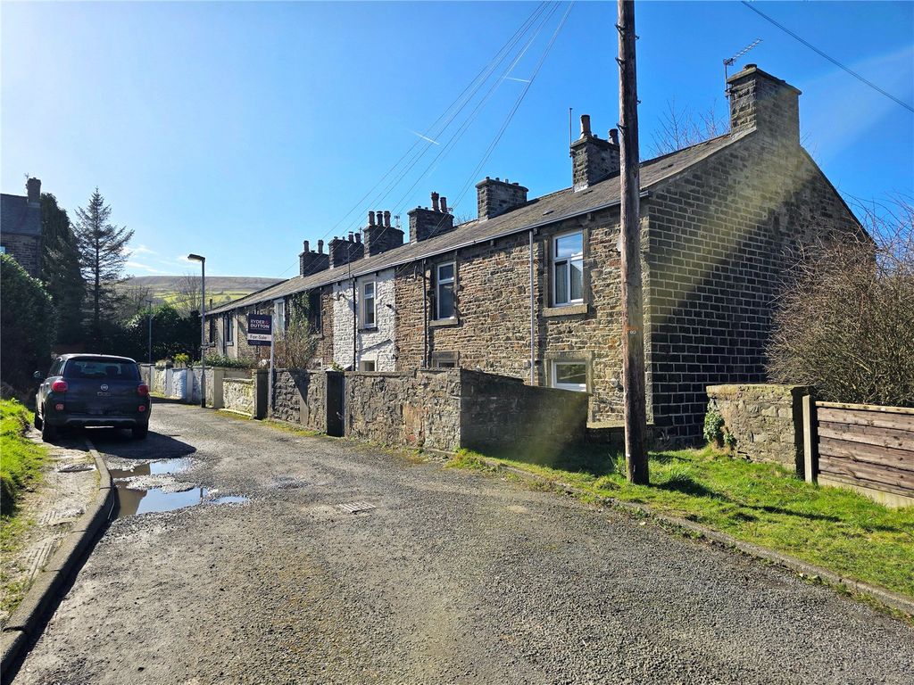 Property photo 2 of 12 Quaint Cottage Row