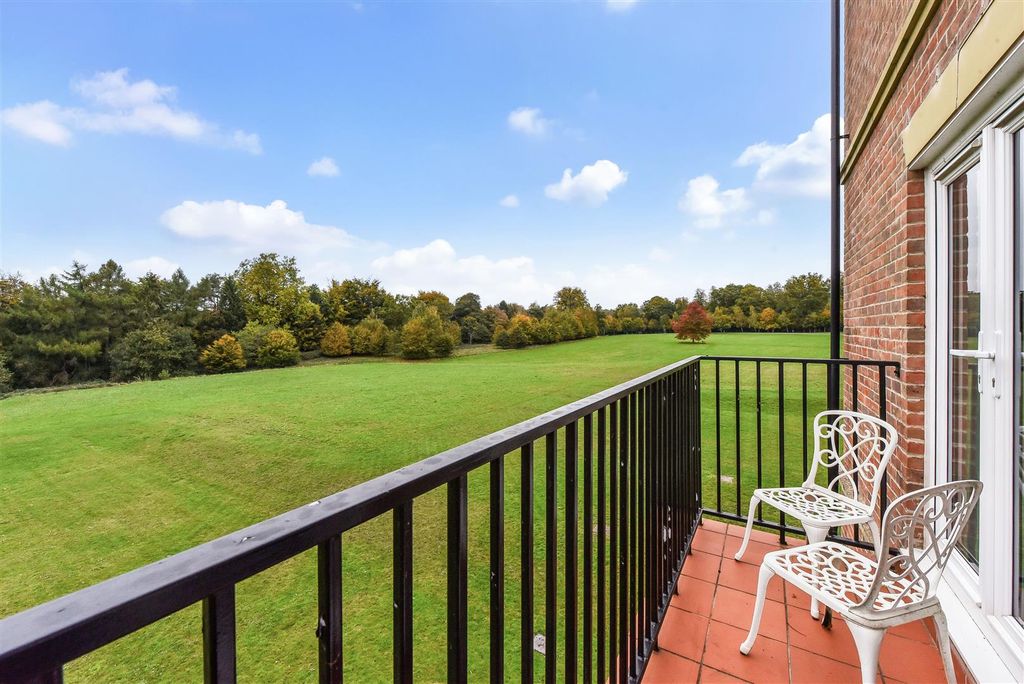 Property photo 2 of 20 Sketch_Ph31_6264753.Jpg