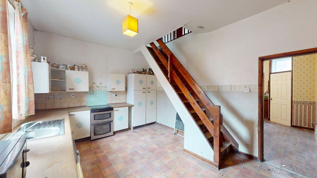 Property photo 2 of 8 Kitchen
