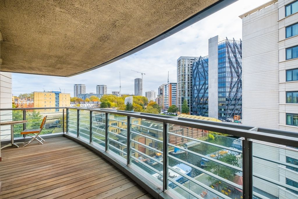 Property photo 3 of 14 Balcony