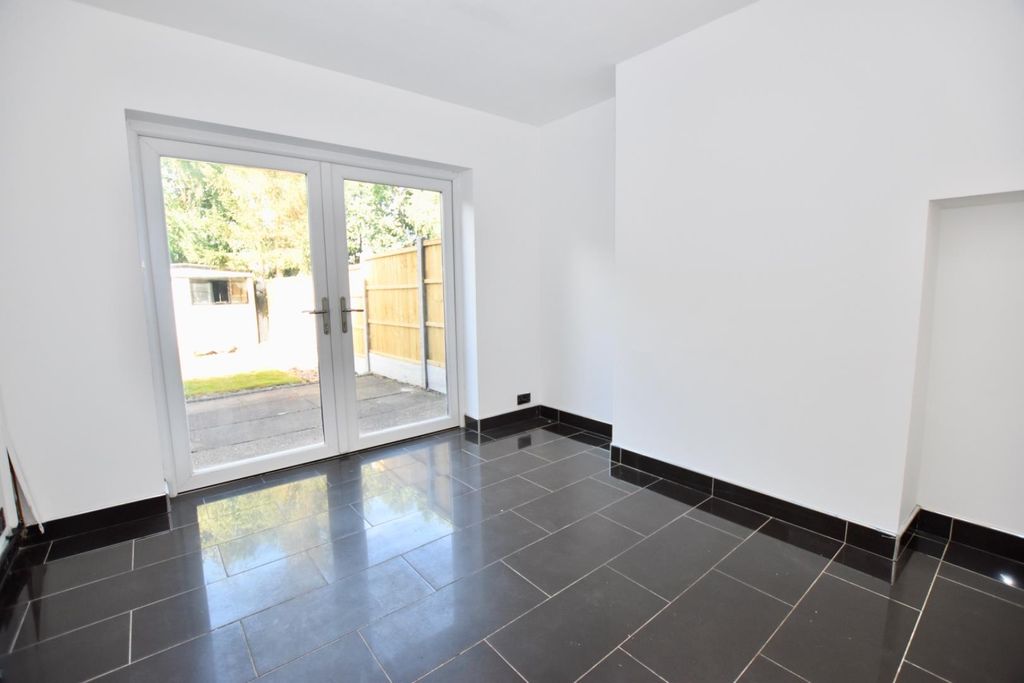 Property photo 3 of 10 Dining Room