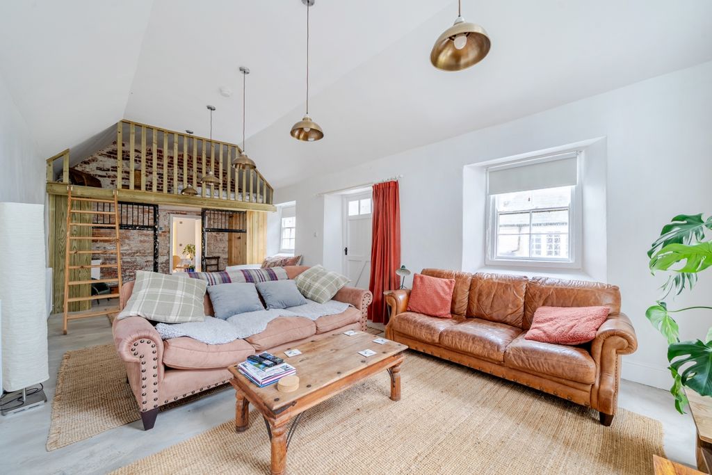 Property photo 2 of 12 17