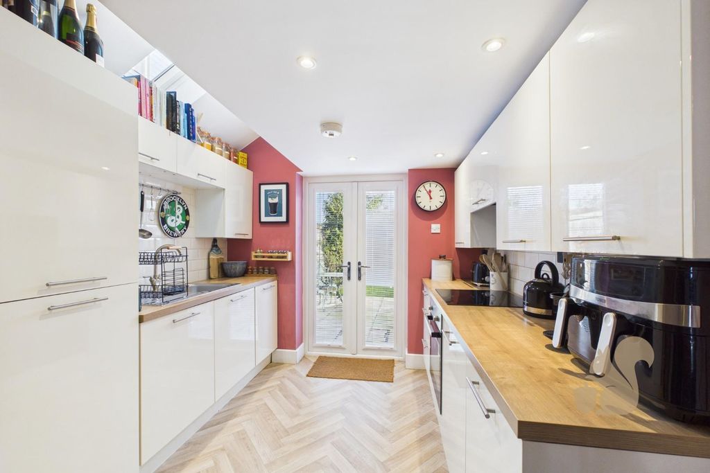 Property photo 2 of 19 Cam01659G0-Pr0746-Still003.Jpg