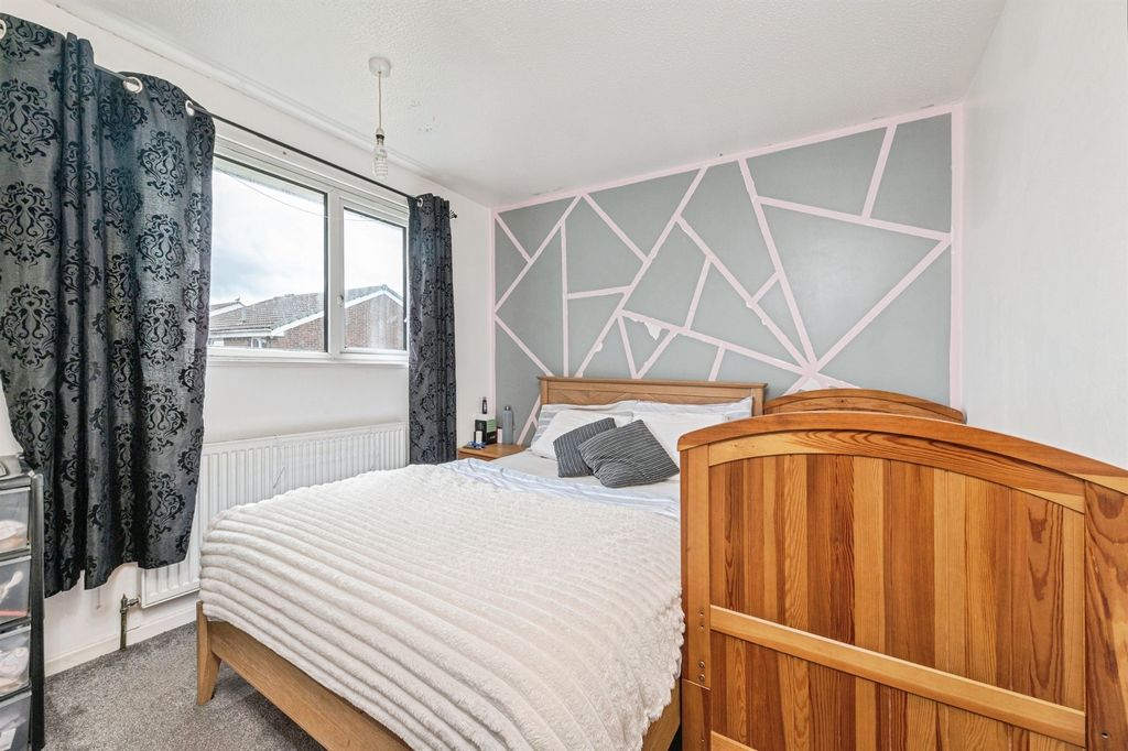 Additional image 6 of 3 bed semi-detached house for saleChalcroft Close, Heckmondwike WF16
