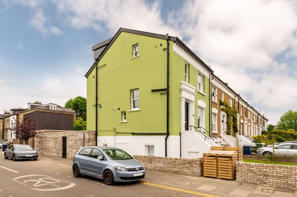 Property photo 2 of 17