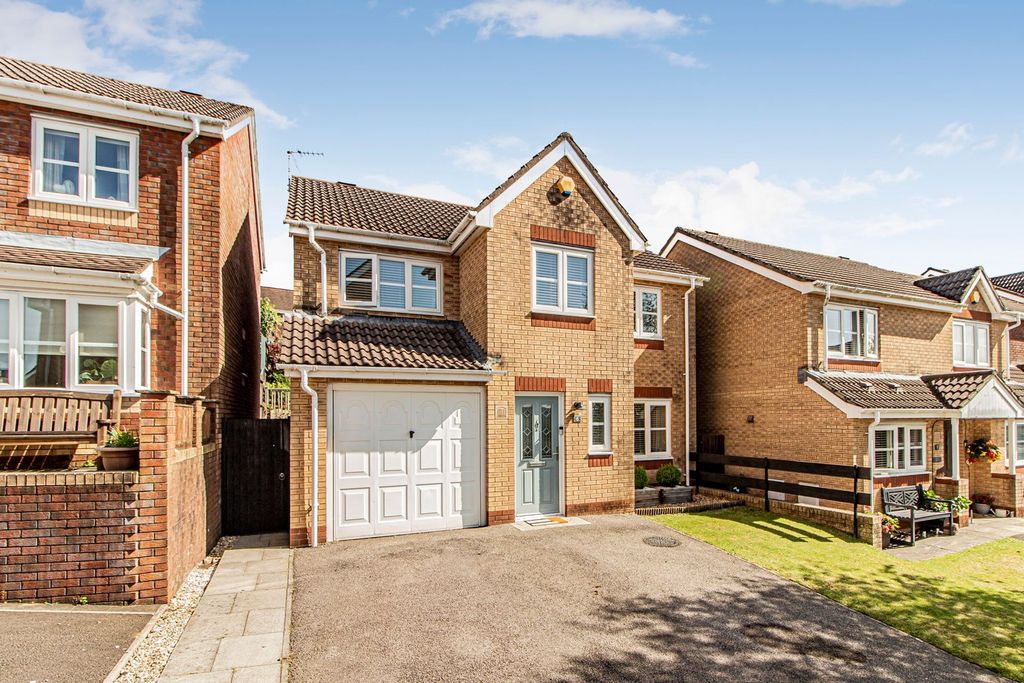 Property photo 1 of 28