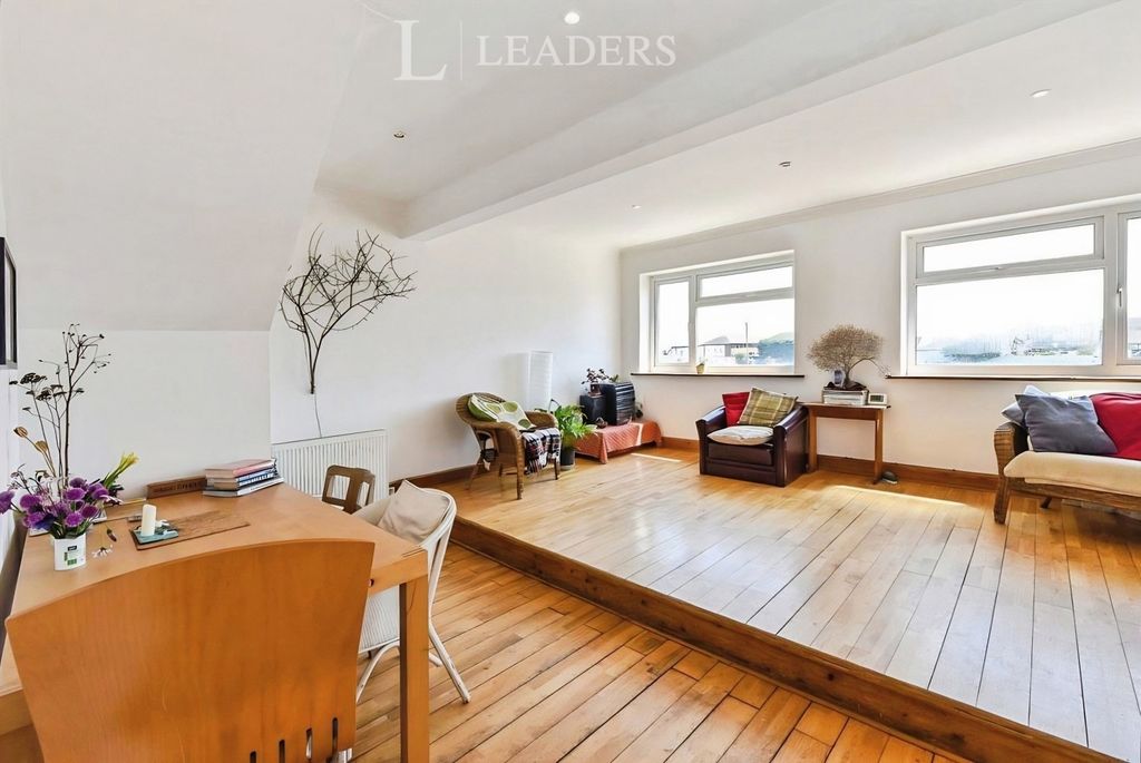 Property photo 2 of 12 Pbox-Img.Jpg