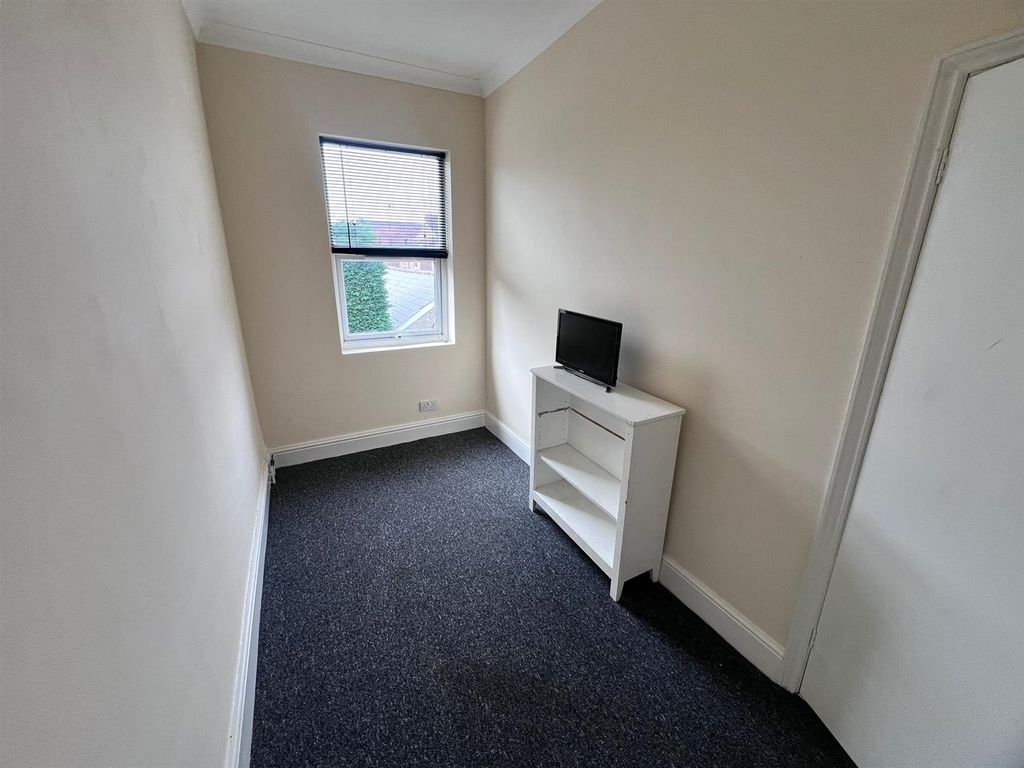 Property photo 2 of 6 Bed 3.Jpg