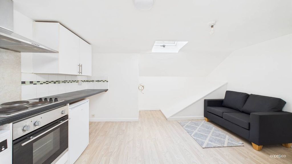 Property photo 3 of 9 4280907