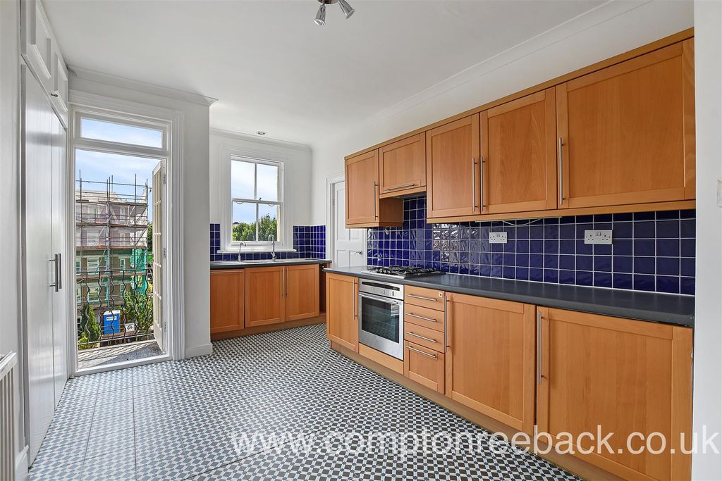 Property photo 2 of 10 Kitchen
