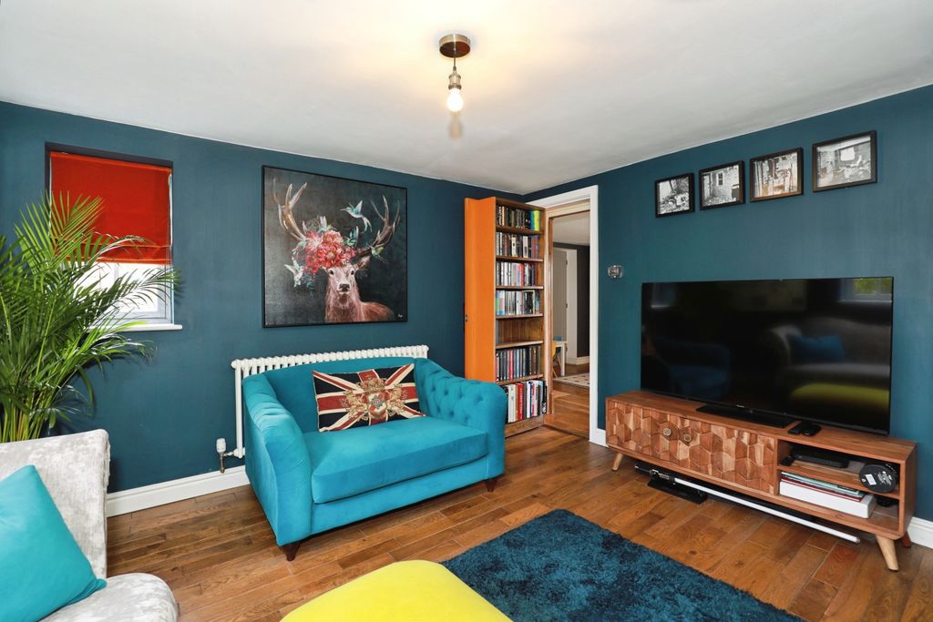 Property photo 3 of 34