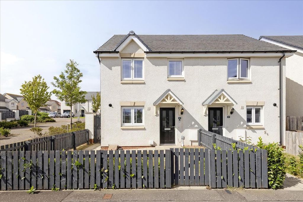 Property photo 1 of 32