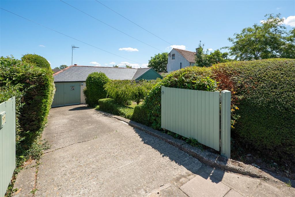Property photo 2 of 23 Borstal Hill, Whitstable
