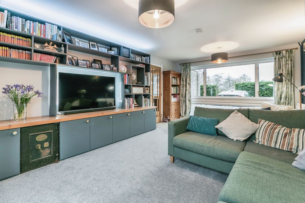 Property photo 2 of 17