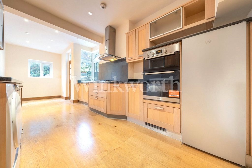 Property photo 2 of 18 Picture No. 29