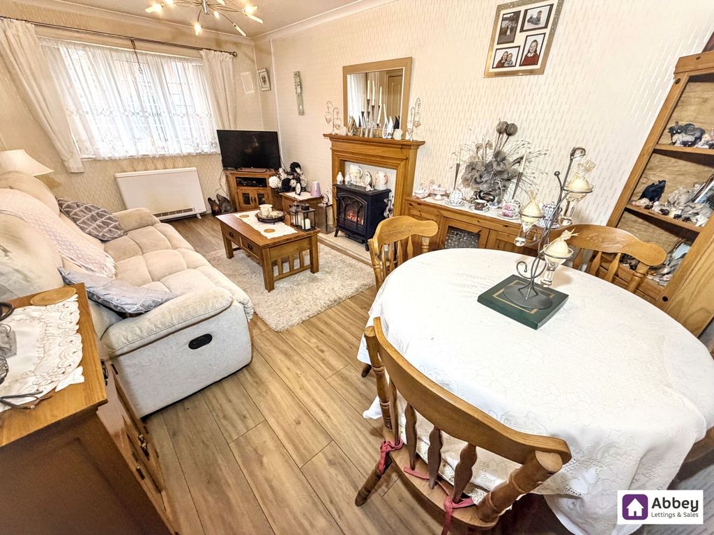 Property photo 3 of 14 Lounge