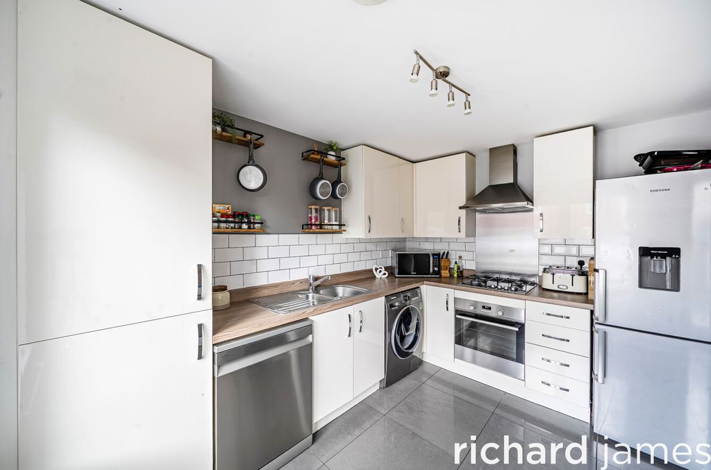 Property photo 3 of 14 639E2d4c1Fd74cd0A0Db62c5cc8Bb2B2
