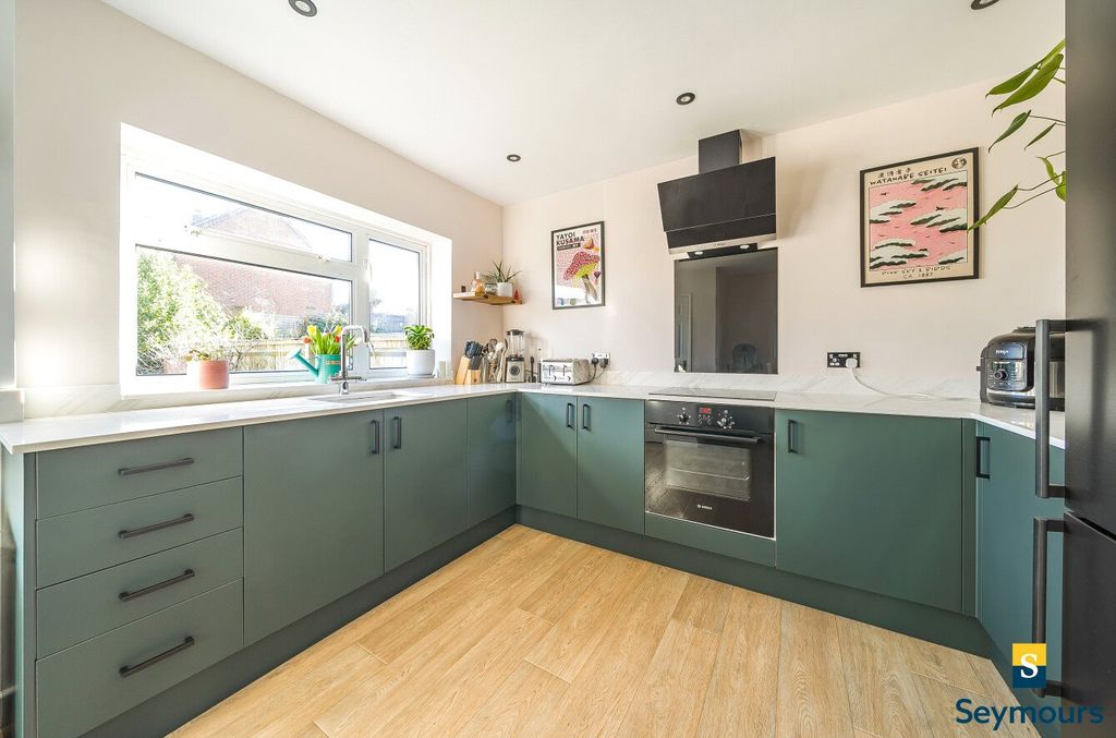 Property photo 3 of 14 Kitchen