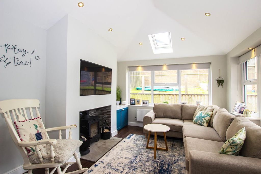 Property photo 3 of 30 Parkes Way (23).Jpg