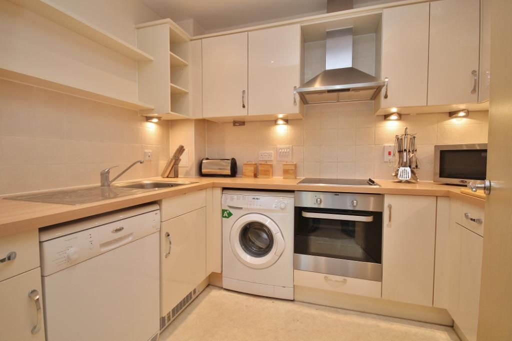Property photo 3 of 7 Kitchen