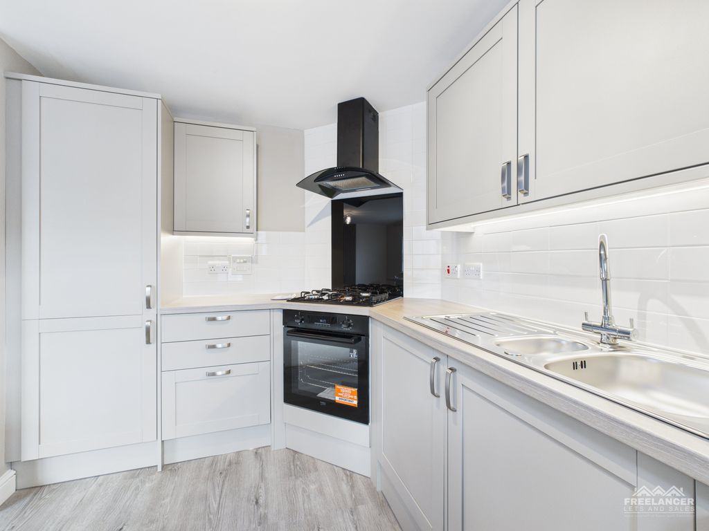 Property photo 2 of 18 Kitchen v2