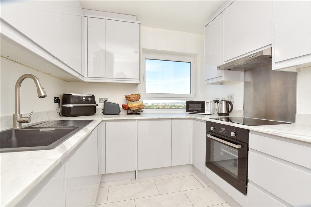 Property photo 3 of 12 Kitchen