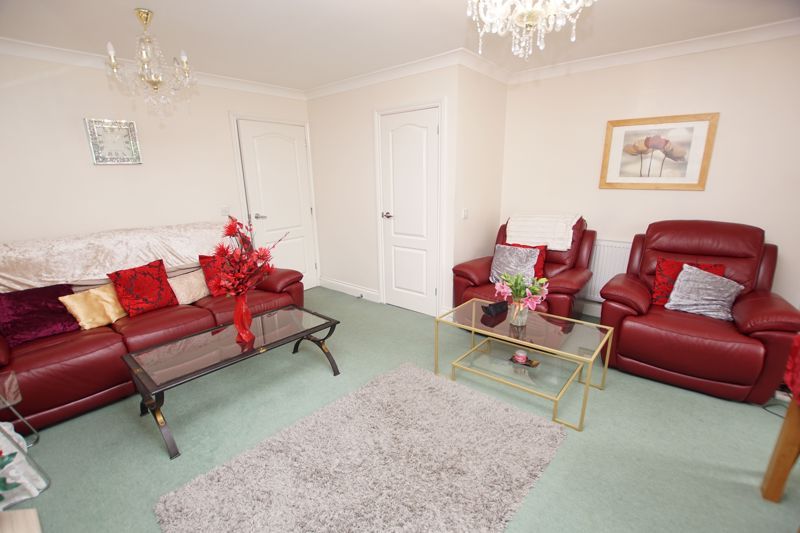 Property photo 3 of 14 Lounge