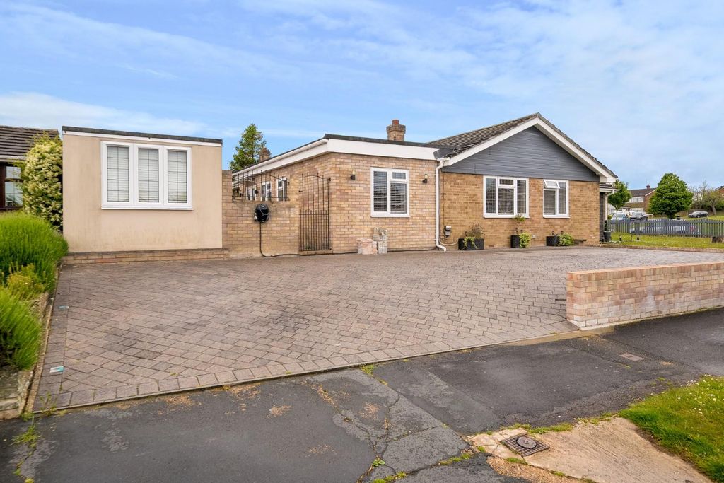 Property photo 1 of 20 1463714-16-6A0B1A8F69Aa5-Arw.Jpg