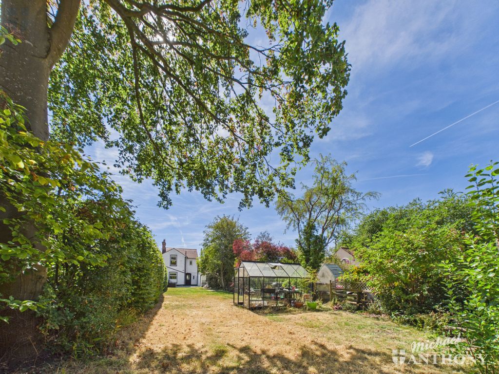 Property photo 3 of 14 Cam03218G0-Pr1130-Still026