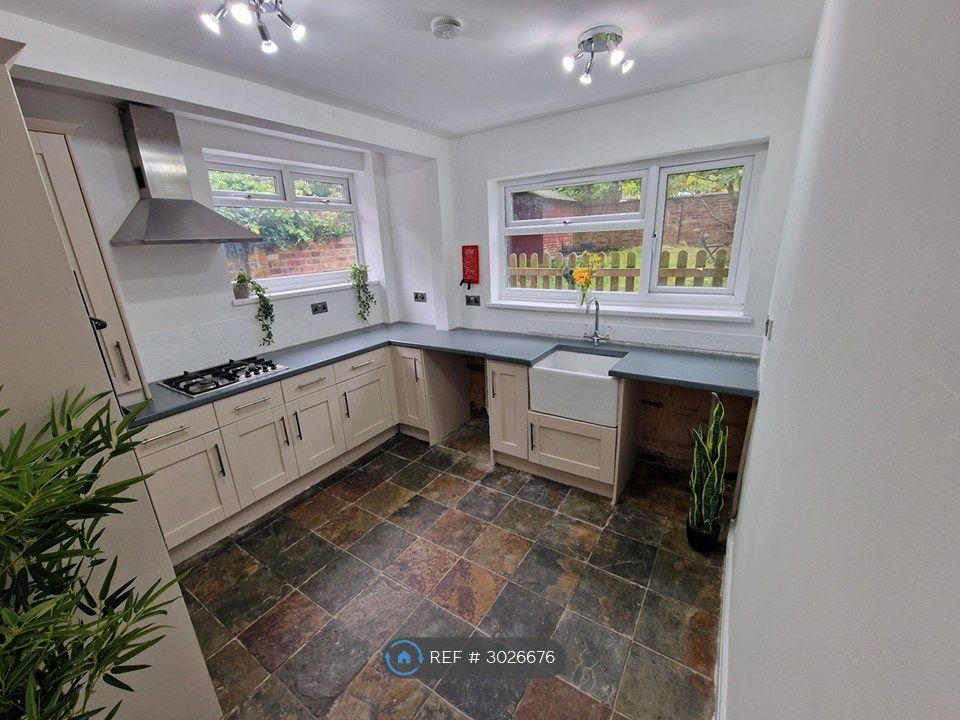 Property photo 3 of 21 Kitchen
