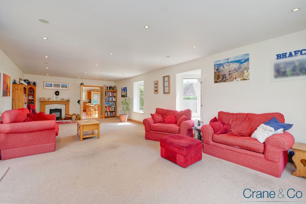 Property photo 2 of 31