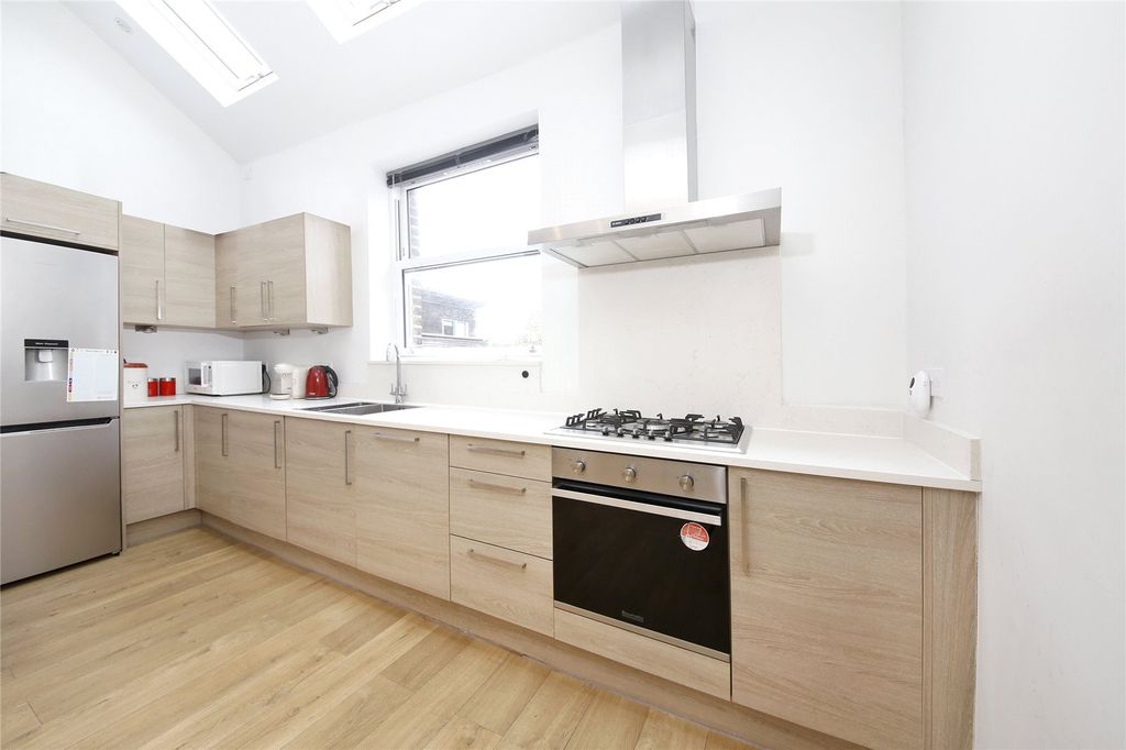 Property photo 2 of 9 Kitchen