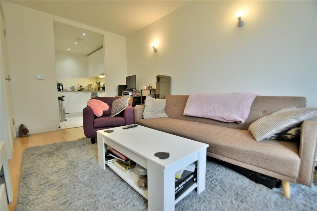 Property photo 2 of 9 Xvpcox68Tkwcoeijju3Hsa.Jpg