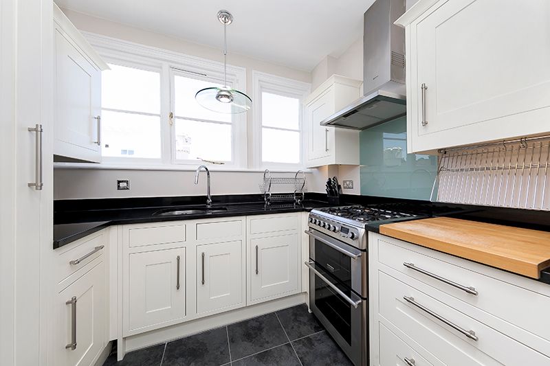 Property photo 3 of 9 Kitchen