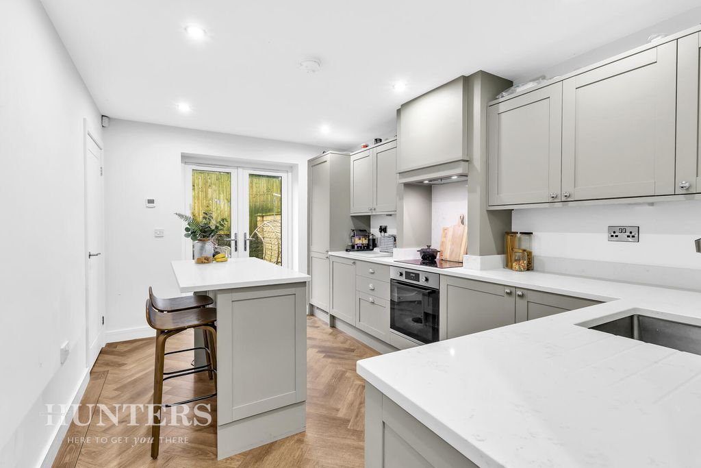 Property photo 2 of 19 Kitchen