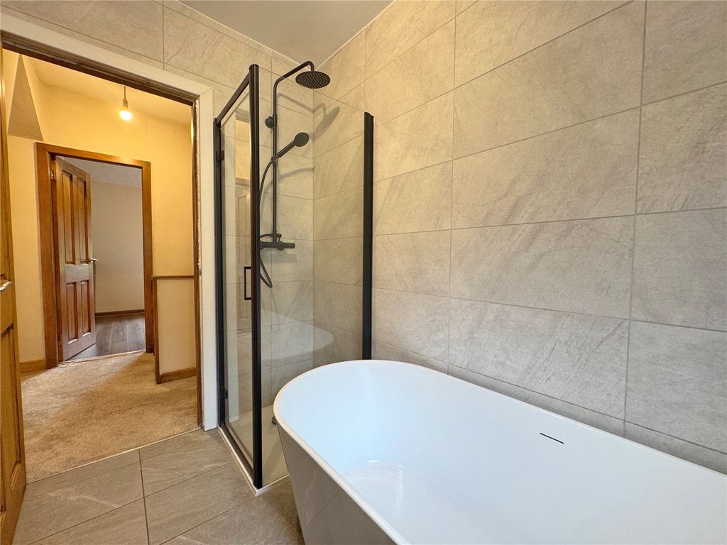 Property photo 2 of 14 Shower Cuibcile