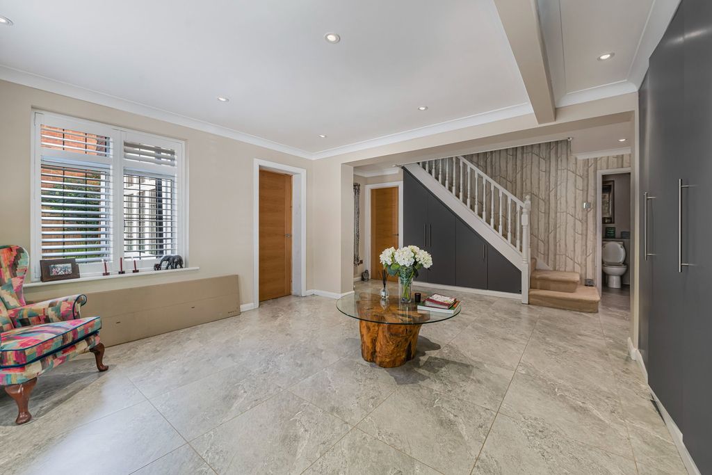 Property photo 3 of 24