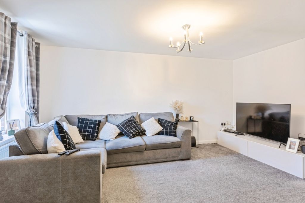 Property photo 3 of 17 Photo