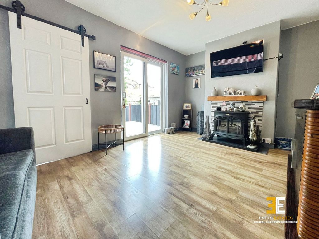 Property photo 3 of 33