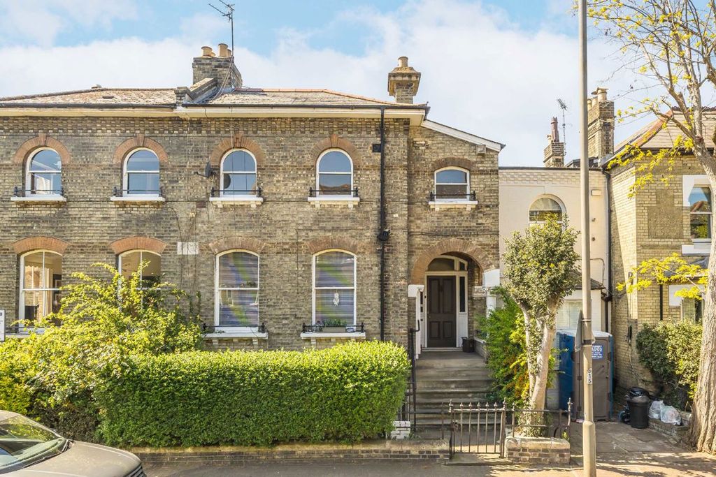 Property photo 1 of 5