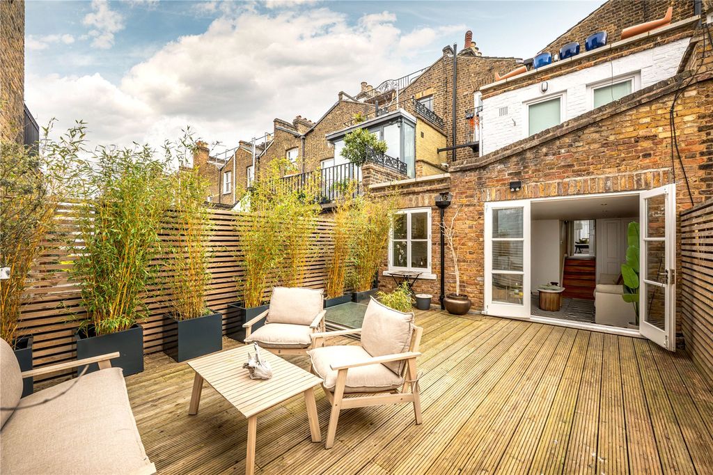 Property photo 3 of 12 Terrace