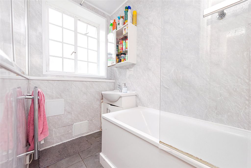 Property photo 3 of 5 Picture No. 04