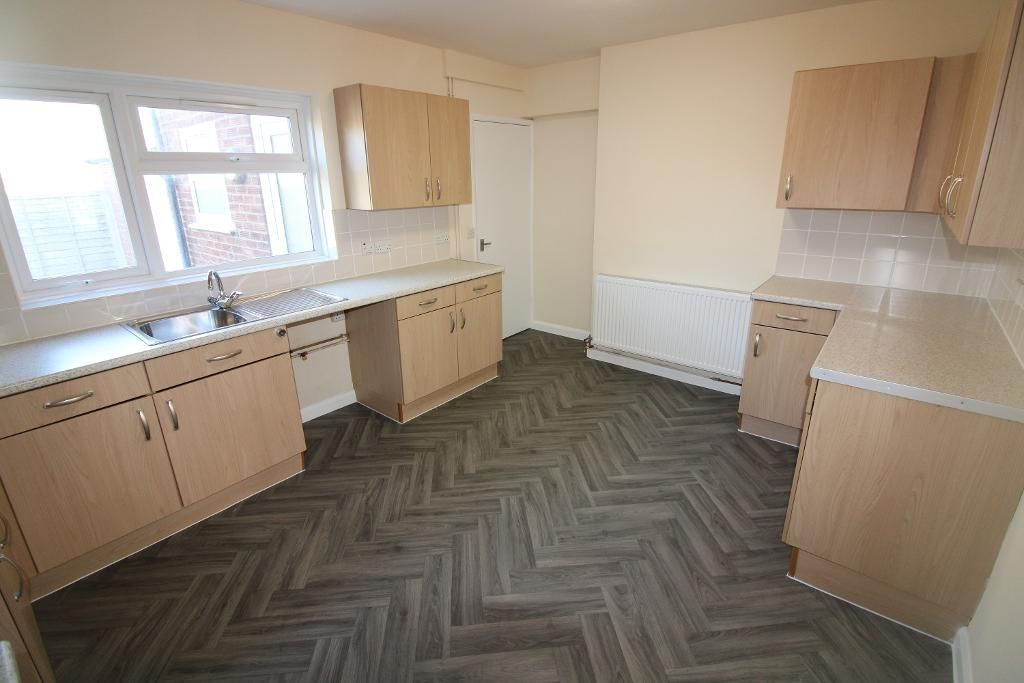 Property photo 2 of 8 Kitchen