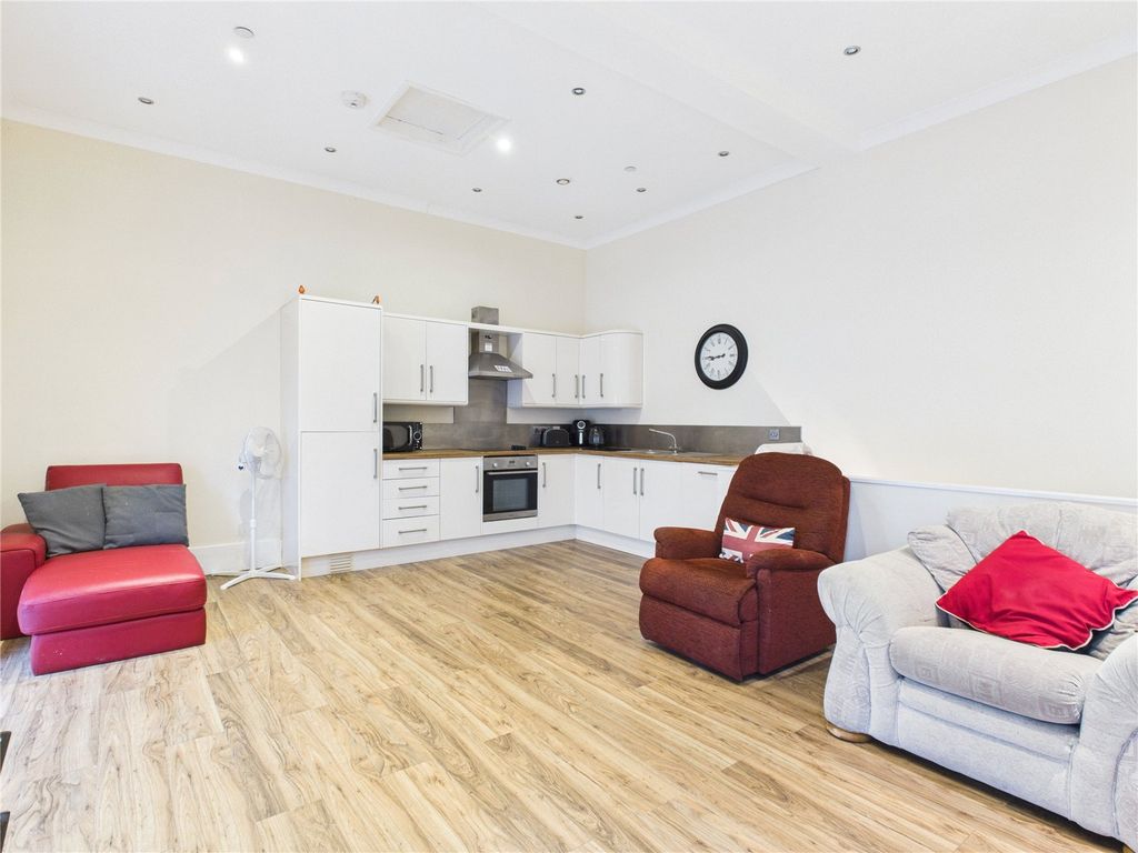 Property photo 2 of 9 Picture No. 13