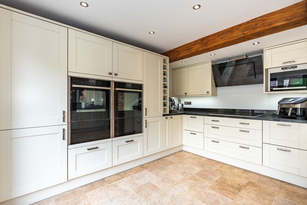 Property photo 3 of 29